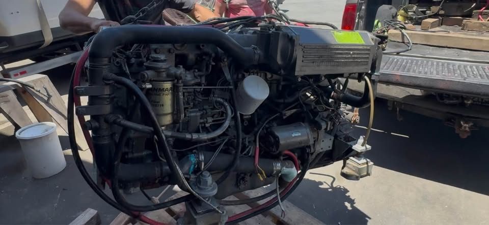 Two Yanmar 6LP 250hp + Harness/Gauges/Trans